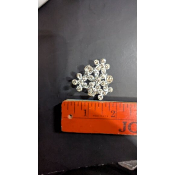 Vintage Rhinestone Snowflake Brooch Crystal Pin Silver Tone Sparkle Jewelry - Picture 6 of 6